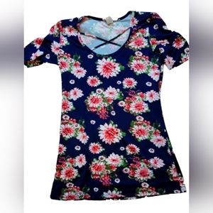 Women's Floral v-neck shirt size medium